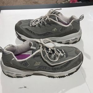 Skechers D’Lites gray sneakers size 11